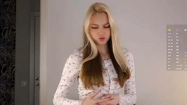 Snapshot of CherieSprinzl chatting on 12, 10, 2025 CherieSprinzl online show from 12, 10, 2025