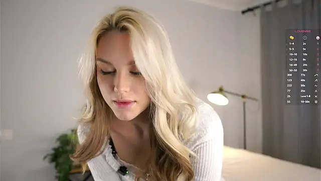 Snapshot of CherieSprinzl chatting on 27, 10, 2025 CherieSprinzl online show from 27, 10, 2025