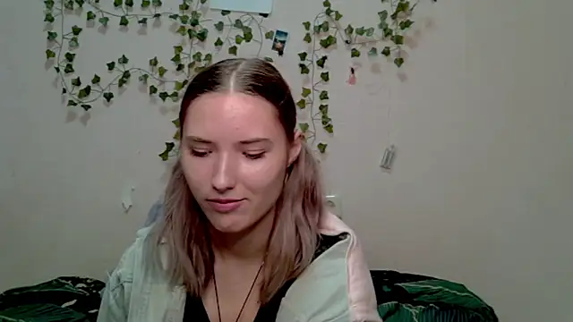  kikiclark   online show from 25, 10, 2025