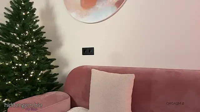 Snapshot of HiddenG3m chatting on 21, 12, 2025 HiddenG3m online show from 21, 12, 2025