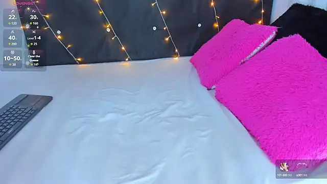 Danaa moore  online show from 24, 10, 2025