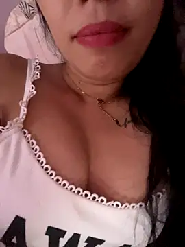 Bear-cute00 online show from 12, 9, 2025