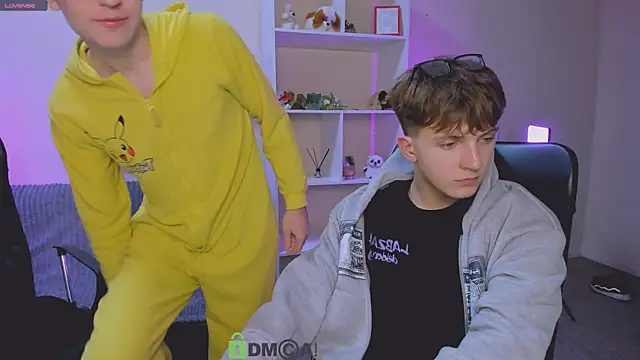 travis wolf  online show from 11, 10, 2025