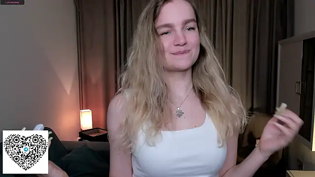 Snapshot of KerenFurguson chatting on 8, 10, 2025 KerenFurguson online show from 8, 10, 2025