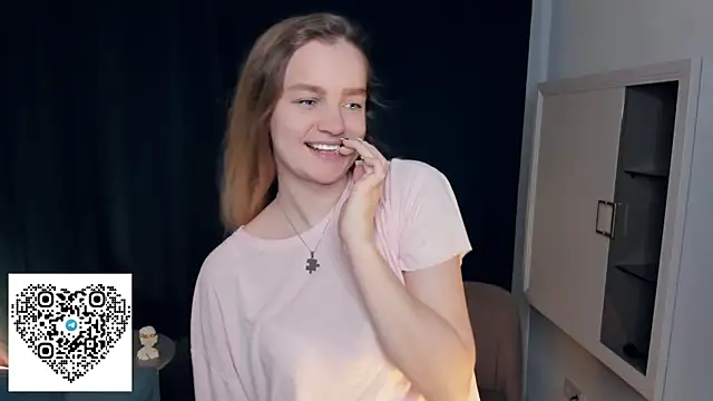 Snapshot of KerenFurguson chatting on 17, 10, 2025 KerenFurguson online show from 17, 10, 2025