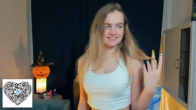 Snapshot of KerenFurguson chatting on 31, 10, 2025 KerenFurguson online show from 31, 10, 2025