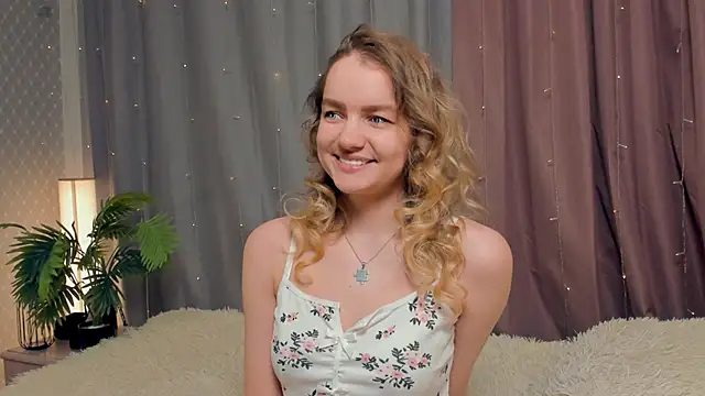 Snapshot of KerenFurguson chatting on 20, 11, 2025 KerenFurguson online show from 20, 11, 2025