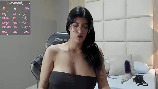 caroline 00403  online show from 20, 9, 2025