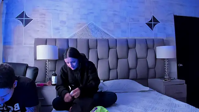 Snapshot of markAndPhilip chatting on 15, 11, 2025 markAndPhilip online show from 15, 11, 2025