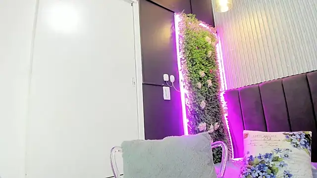 Skarlett hot  online show from 5, 2, 2026