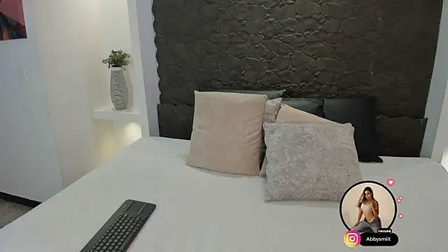 aby smiith  online show from 7, 2, 2026