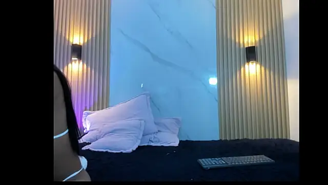 Valentinaliux  online show from 14, 10, 2025