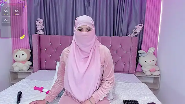 Snapshot of Nayla-Mouna chatting on 10, 10, 2025 Nayla-Mouna online show from 10, 10, 2025