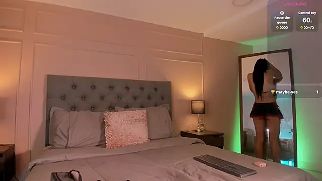 Snapshot of ALICESANDOVAL chatting on 16, 10, 2025 ALICESANDOVAL online show from 16, 10, 2025