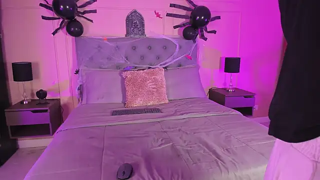 Snapshot of ALICESANDOVAL chatting on 8, 11, 2025 ALICESANDOVAL online show from 8, 11, 2025