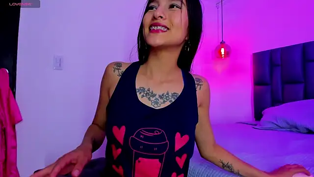 Snapshot of Roslin-Nix chatting on 19, 9, 2025 Roslin-Nix online show from 19, 9, 2025