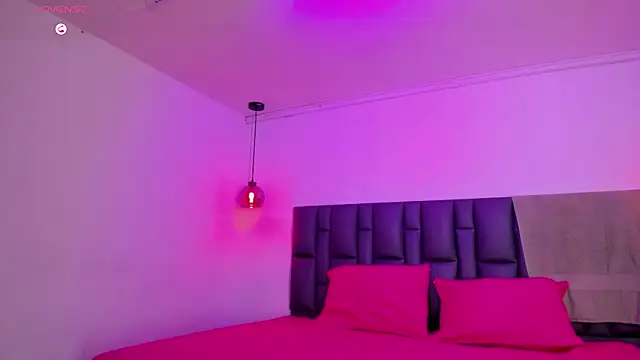 Snapshot of Roslin-Nix chatting on 23, 9, 2025 Roslin-Nix online show from 23, 9, 2025