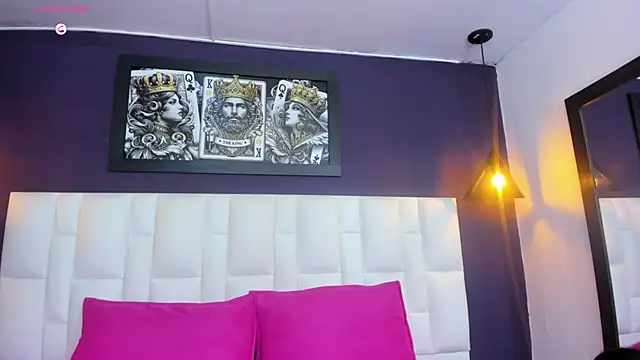 Snapshot of Roslin-Nix chatting on 1, 10, 2025 Roslin-Nix online show from 1, 10, 2025