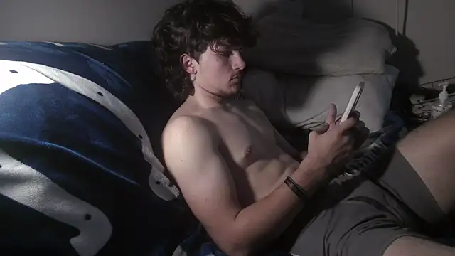 Snapshot of conradical18 chatting on 4, 10, 2025 conradical18 online show from 4, 10, 2025