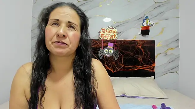 NoelleHartley online show from 21, 10, 2025