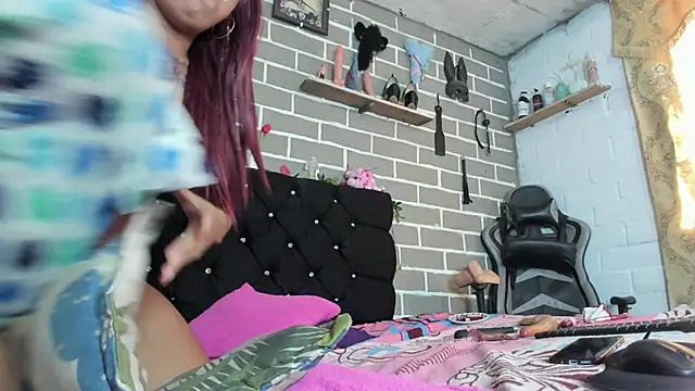 Snapshot of CharlotteBrowm chatting on 25, 10, 2025 CharlotteBrowm online show from 25, 10, 2025