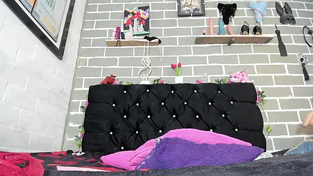 Snapshot of CharlotteBrowm chatting on 5, 11, 2025 CharlotteBrowm online show from 5, 11, 2025