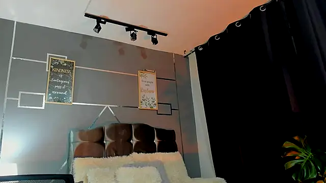 Snapshot of oliver_mr_ chatting on 24, 11, 2025 oliver mr online show from 24, 11, 2025