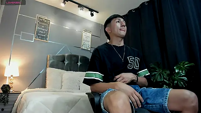 Snapshot of oliver_mr_ chatting on 5, 12, 2025 oliver mr online show from 5, 12, 2025