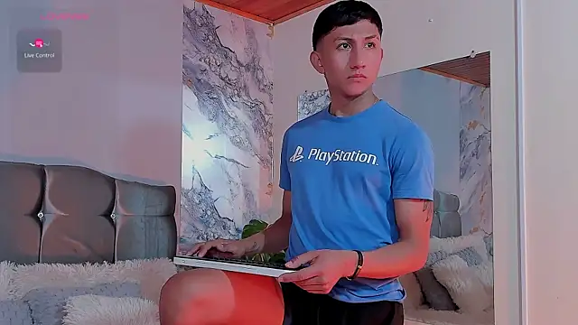 Snapshot of oliver_mr_ chatting on 15, 1, 2026 oliver mr online show from 15, 1, 2026