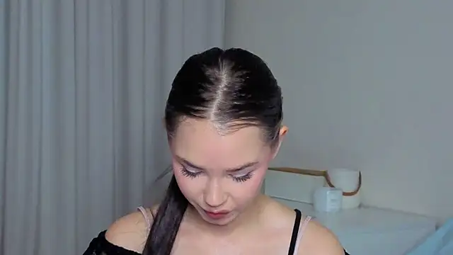 Snapshot of slyshypie chatting on 23, 9, 2025 slyshypie online show from 23, 9, 2025