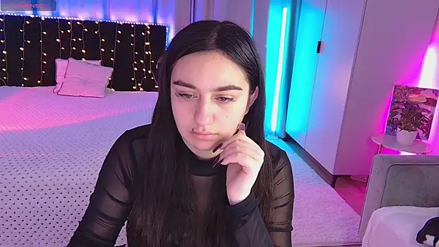 Lola Sparks online show from 6, 10, 2025