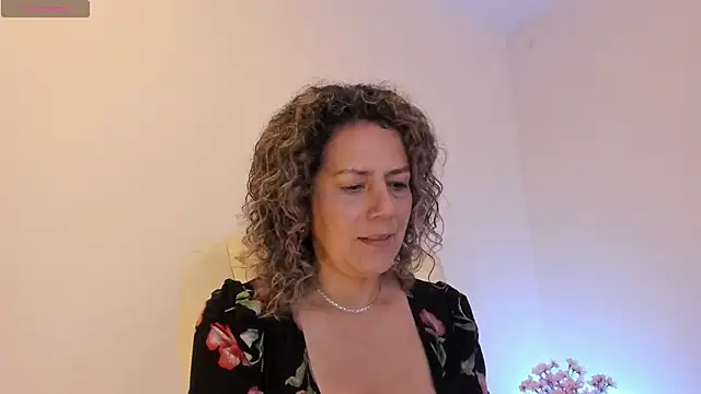 Snapshot of Paty_chic chatting on 18, 11, 2025 Paty chic online show from 18, 11, 2025