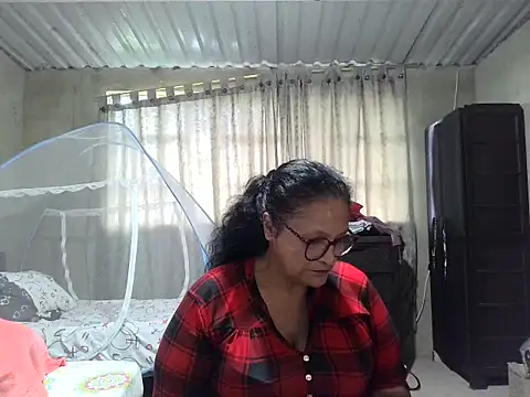 Snapshot of _Cristal chatting on 25, 10, 2025 Cristal online show from 25, 10, 2025