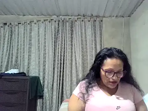 Snapshot of _Cristal chatting on 26, 10, 2025 Cristal online show from 26, 10, 2025