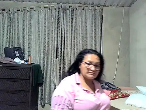 Snapshot of _Cristal chatting on 29, 10, 2025 Cristal online show from 29, 10, 2025