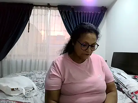 Snapshot of _Cristal chatting on 12, 11, 2025 Cristal online show from 12, 11, 2025