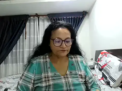 Snapshot of _Cristal chatting on 17, 11, 2025 Cristal online show from 17, 11, 2025