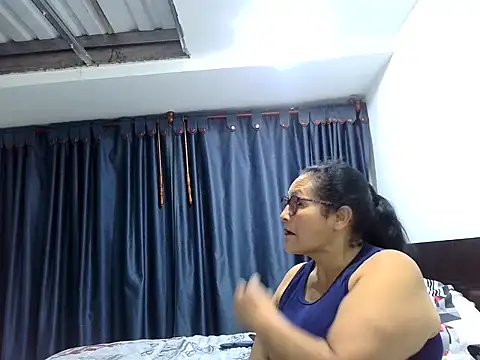 Snapshot of _Cristal chatting on 30, 11, 2025 Cristal online show from 30, 11, 2025