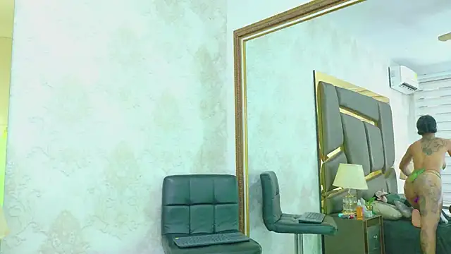 EmilieLake online show from 9, 10, 2025