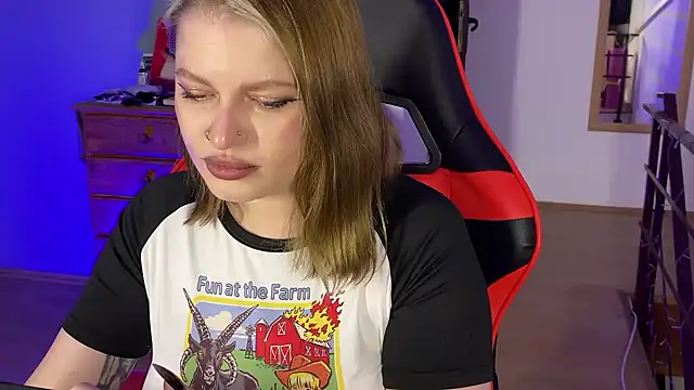 Mia Kamp online show from 9, 10, 2025