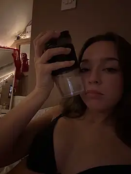 Snapshot of LillieOlive chatting on 12, 10, 2025 LillieOlive online show from 12, 10, 2025