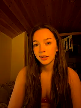 Snapshot of LillieOlive chatting on 6, 11, 2025 LillieOlive online show from 6, 11, 2025