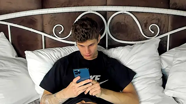 Snapshot of JackWolw chatting on 17, 10, 2025 JackWolw online show from 17, 10, 2025