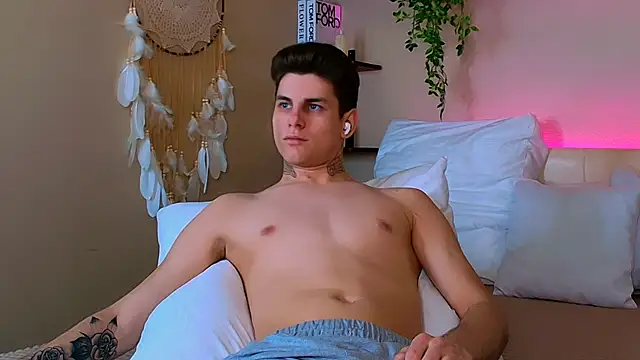 Snapshot of JackWolw chatting on 13, 11, 2025 JackWolw online show from 13, 11, 2025