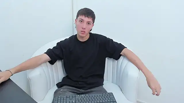 LittleDanny  online show from 12, 11, 2025