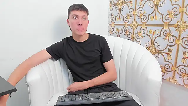 LittleDanny  online show from 21, 11, 2025