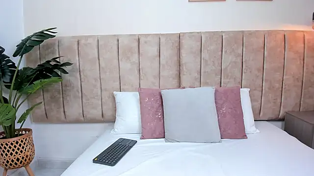 Snapshot of Karina_Harris chatting on 9, 10, 2025 Karina Harris online show from 9, 10, 2025