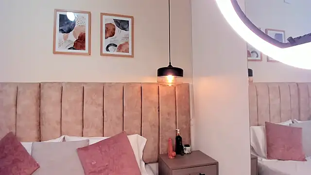 Snapshot of Karina_Harris chatting on 20, 11, 2025 Karina Harris online show from 20, 11, 2025