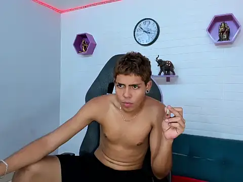 cam sexboy18 online show from 19, 9, 2025