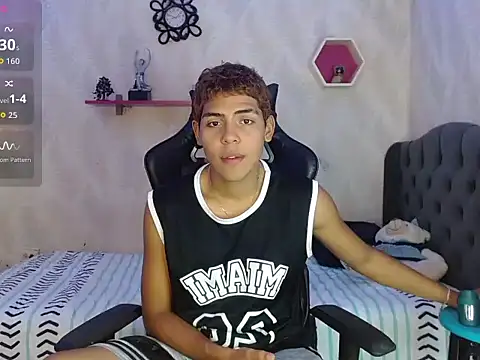 cam sexboy18 online show from 5, 10, 2025